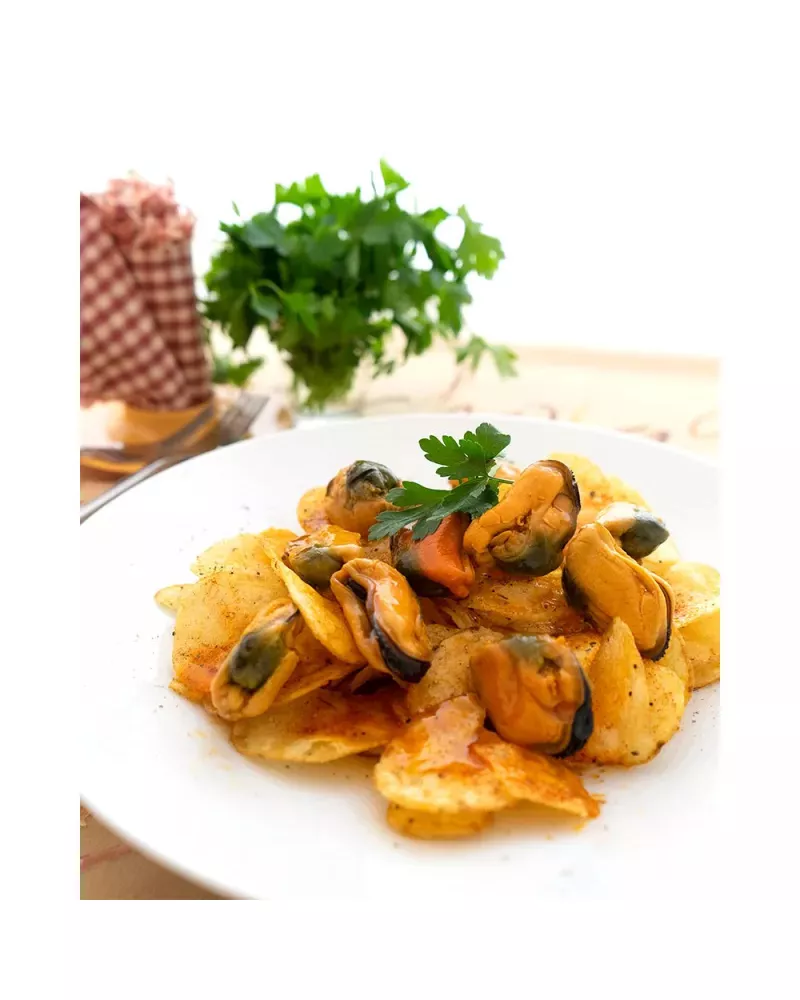 La Brújula Mejillones en Escabeche Fritos 12 16 piezas, emplatado