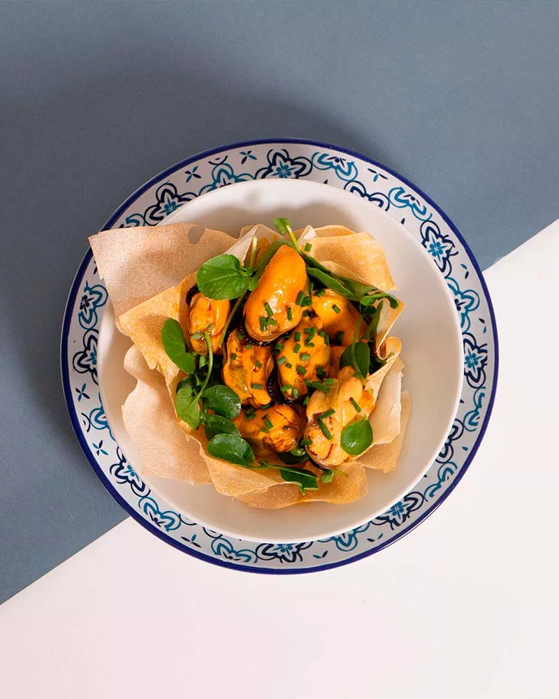 La Brújula Mejillones en Escabeche Picante 16 20 piezas, emplatado