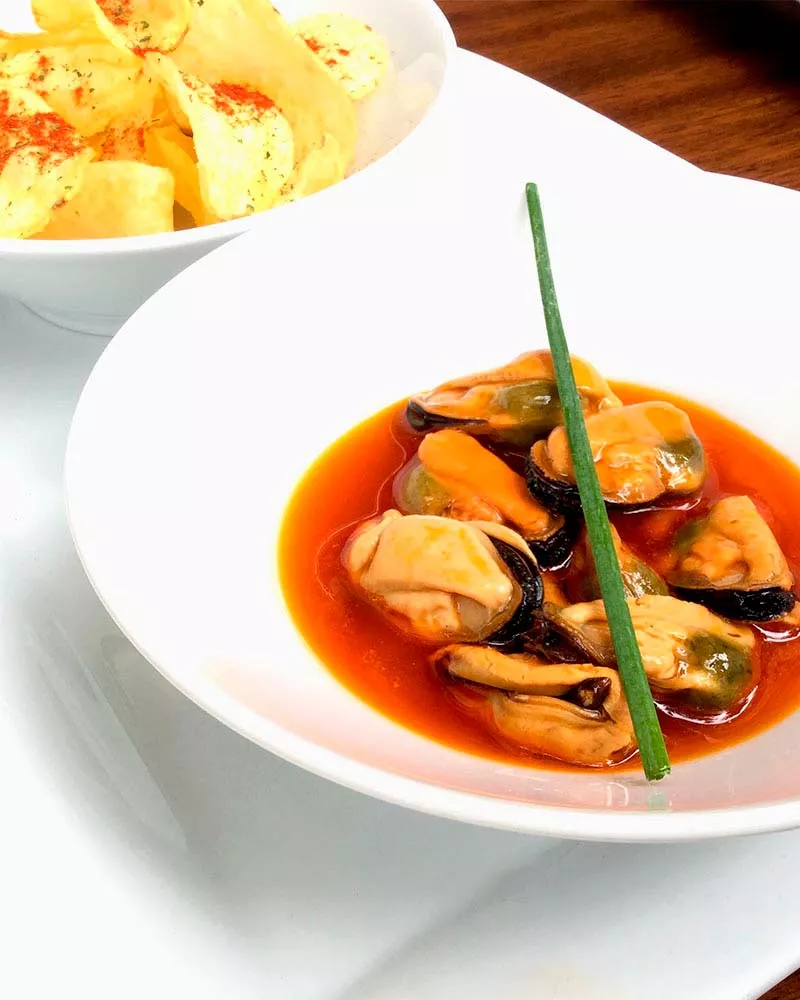 La Brújula Mejillones en Escabeche Fritos DOP 8 10 piezas, emplatado