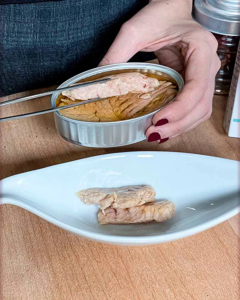 La Brujula Suprema de Ventresca de Atun Claro en Aceite de Oliva 266gr, emplatado