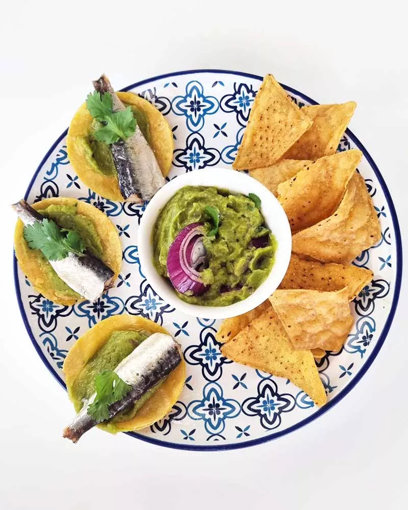 La Brújula Sardinas en Aceite de Oliva Picante 12 16 piezas, emplatado