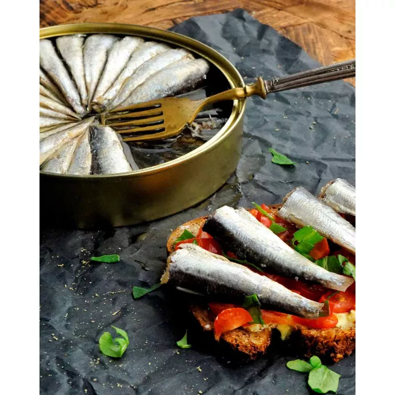 Ramon Pena Sardinas en Aceite de Oliva 40 50 piezas, emplatado