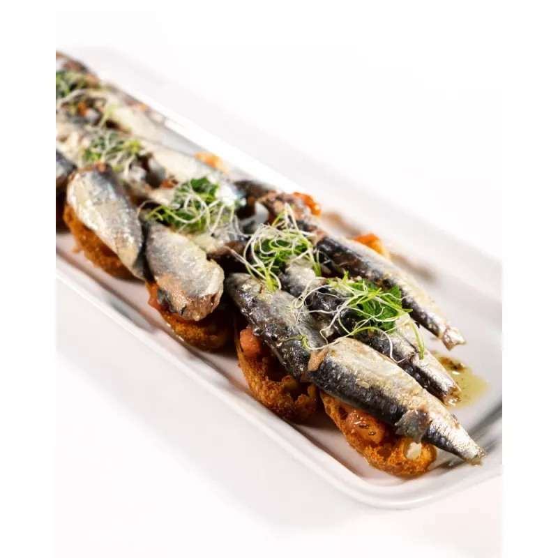 La Brujula Sardinas en Aceite de Oliva 30 35 piezas, emplatado